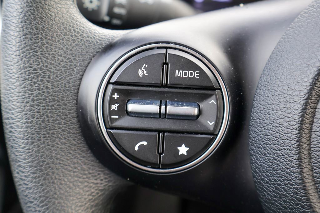 Used 2025 Kia Soul LX image 12