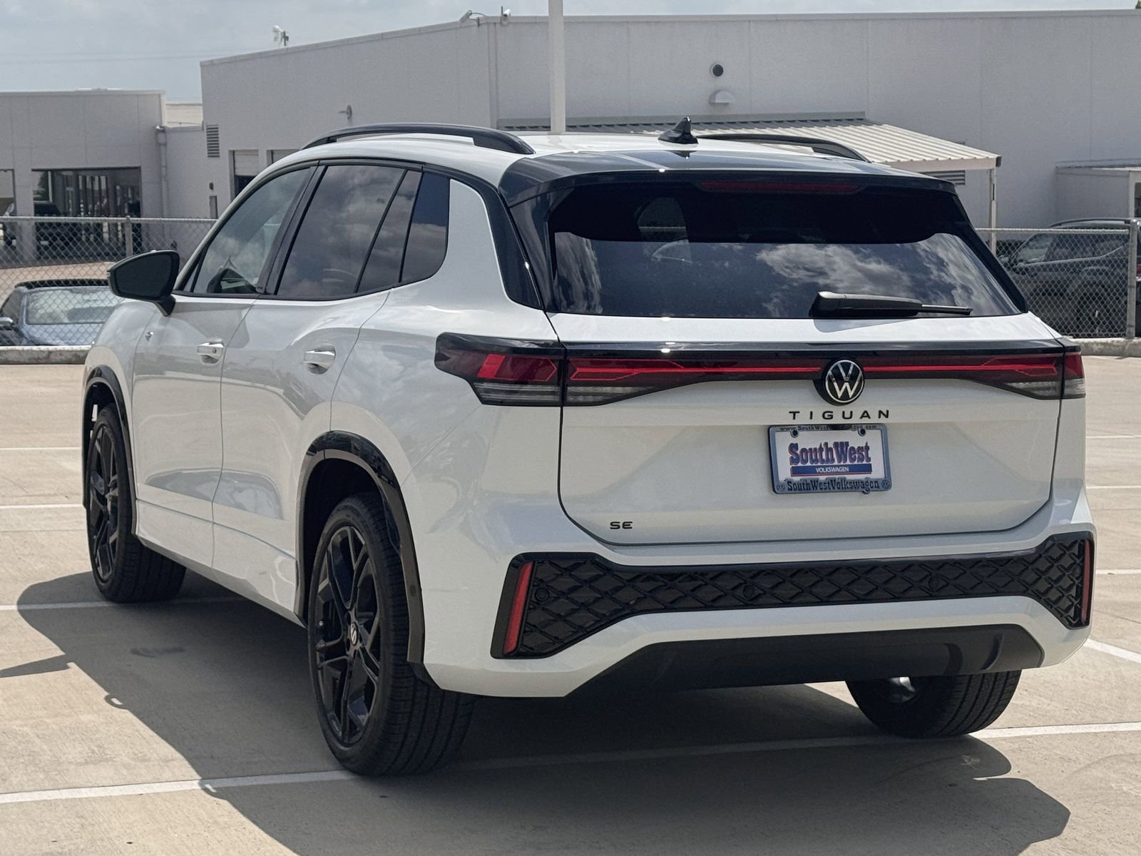 New 2026 Volkswagen Tiguan SE R-Line FWD image 7
