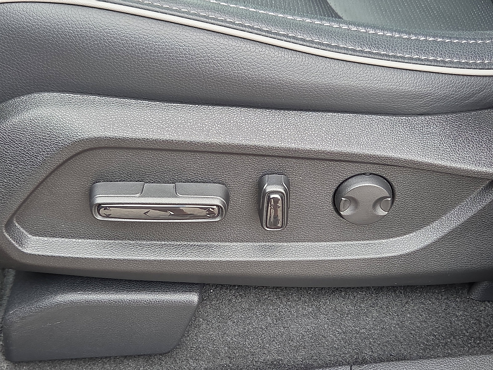 Used 2025 Honda Pilot Elite image 16