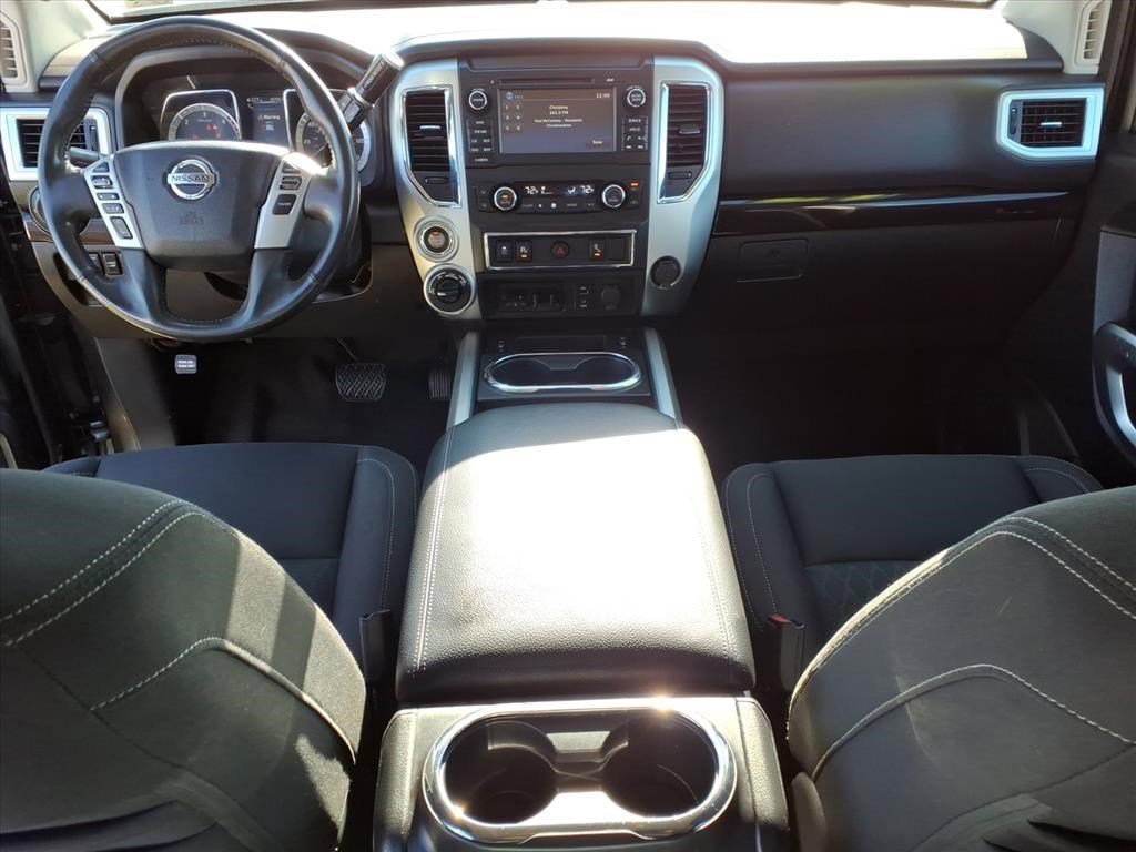 Used 2017 Nissan Titan SV image 14