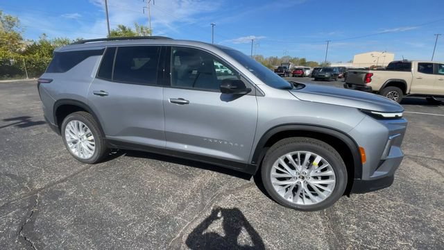 New 2026 Chevrolet Traverse LT w/ Driver Confidence Package AWD/4WD image 3