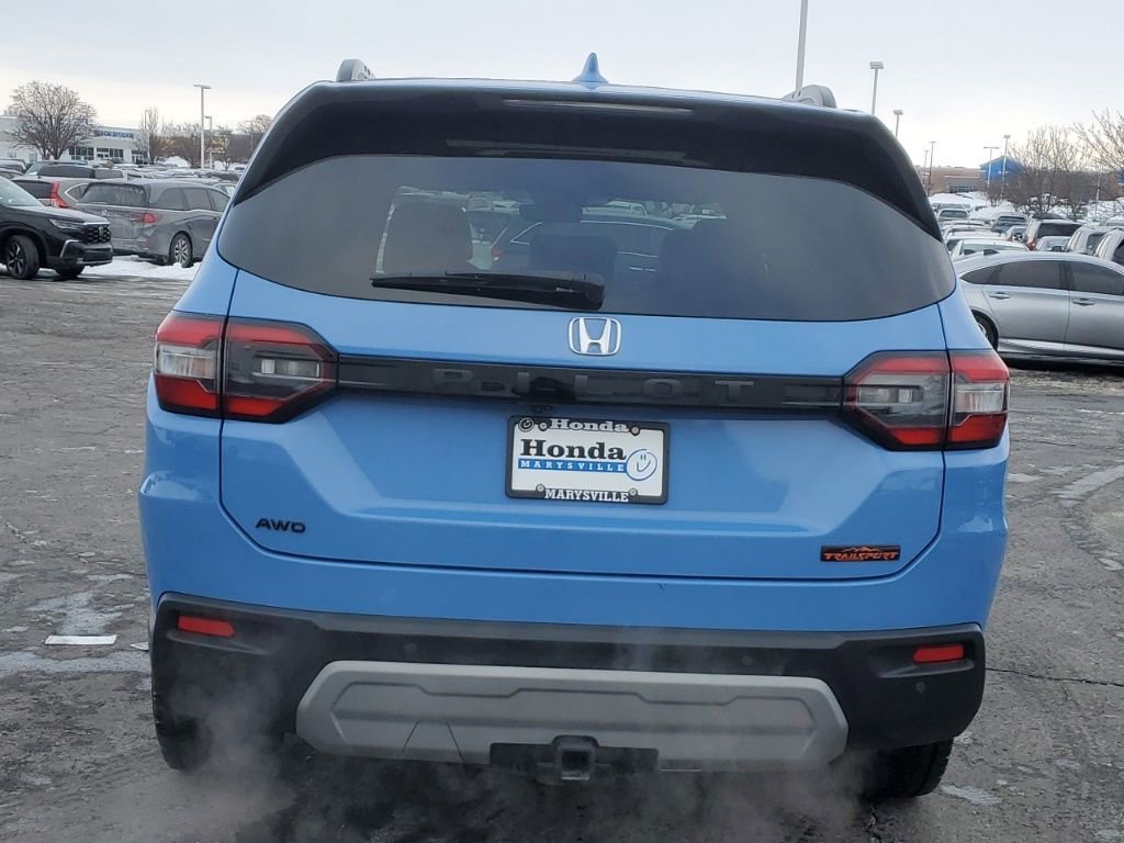 Used 2025 Honda Pilot TrailSport image 6