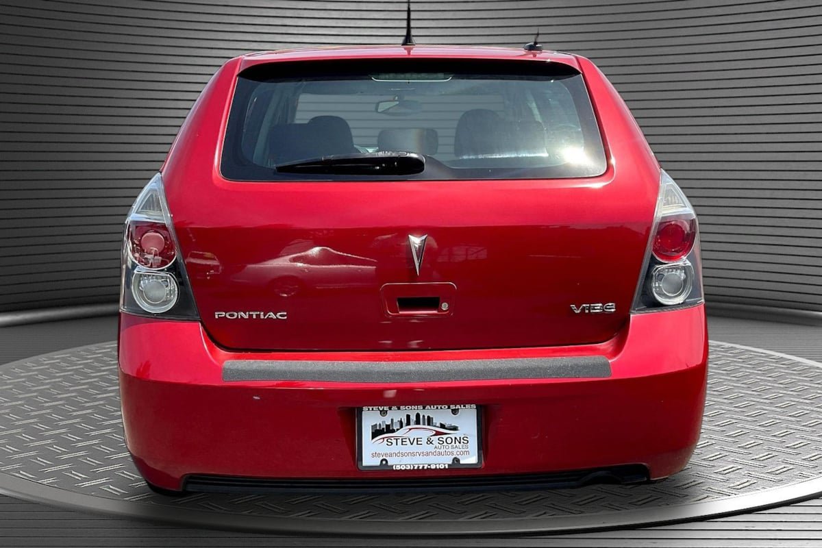 Used 2010 Pontiac Vibe w/ Preferred Package FWD image 5