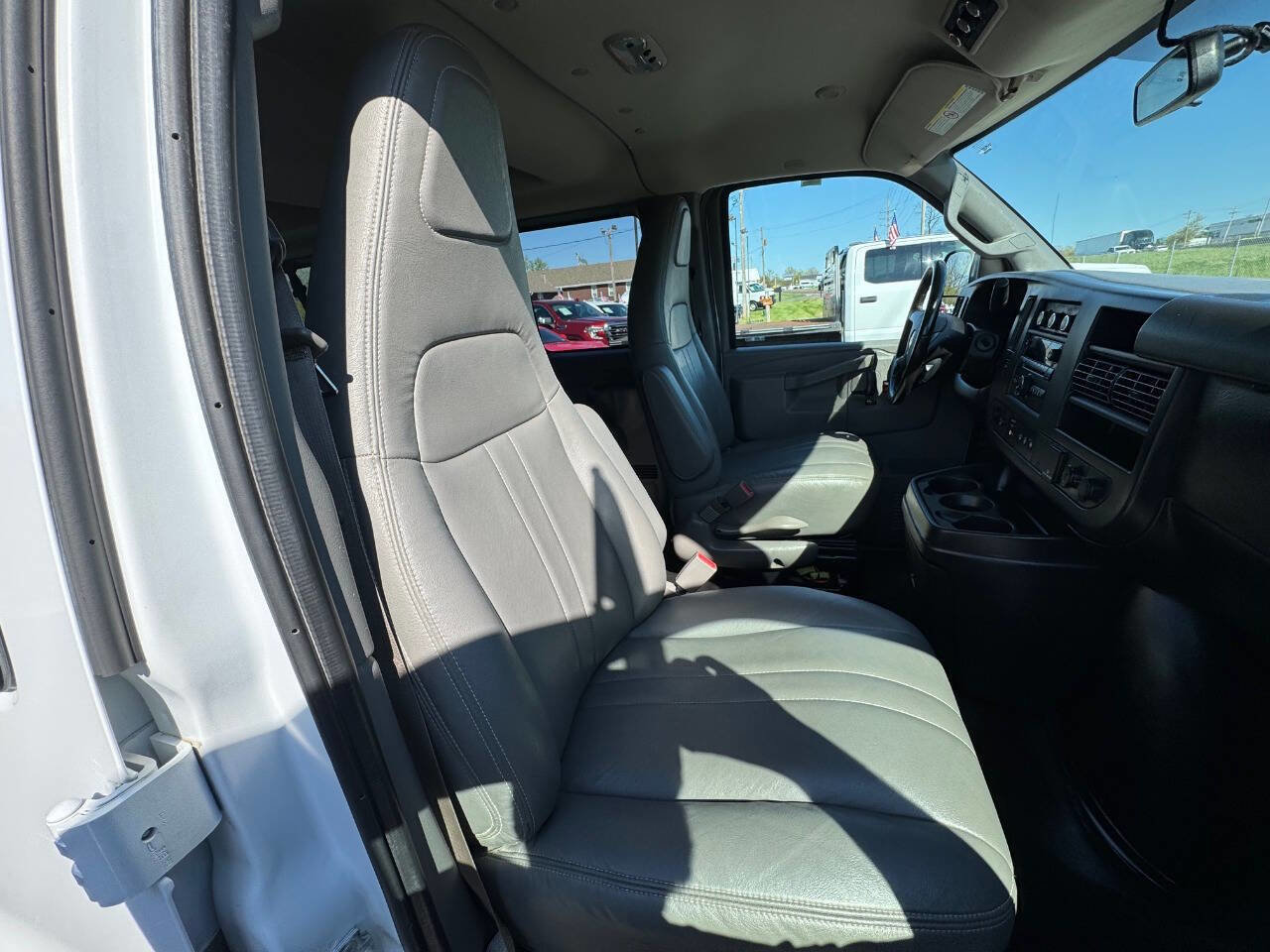 Used 2018 Chevrolet Express 2500 LS w/ Driver Convenience Package image 22