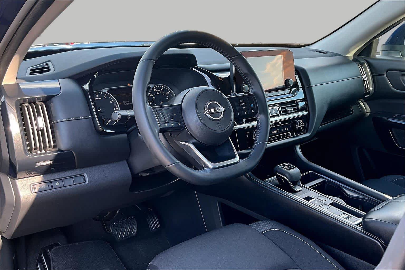 Used 2024 Nissan Pathfinder SV FWD image 18