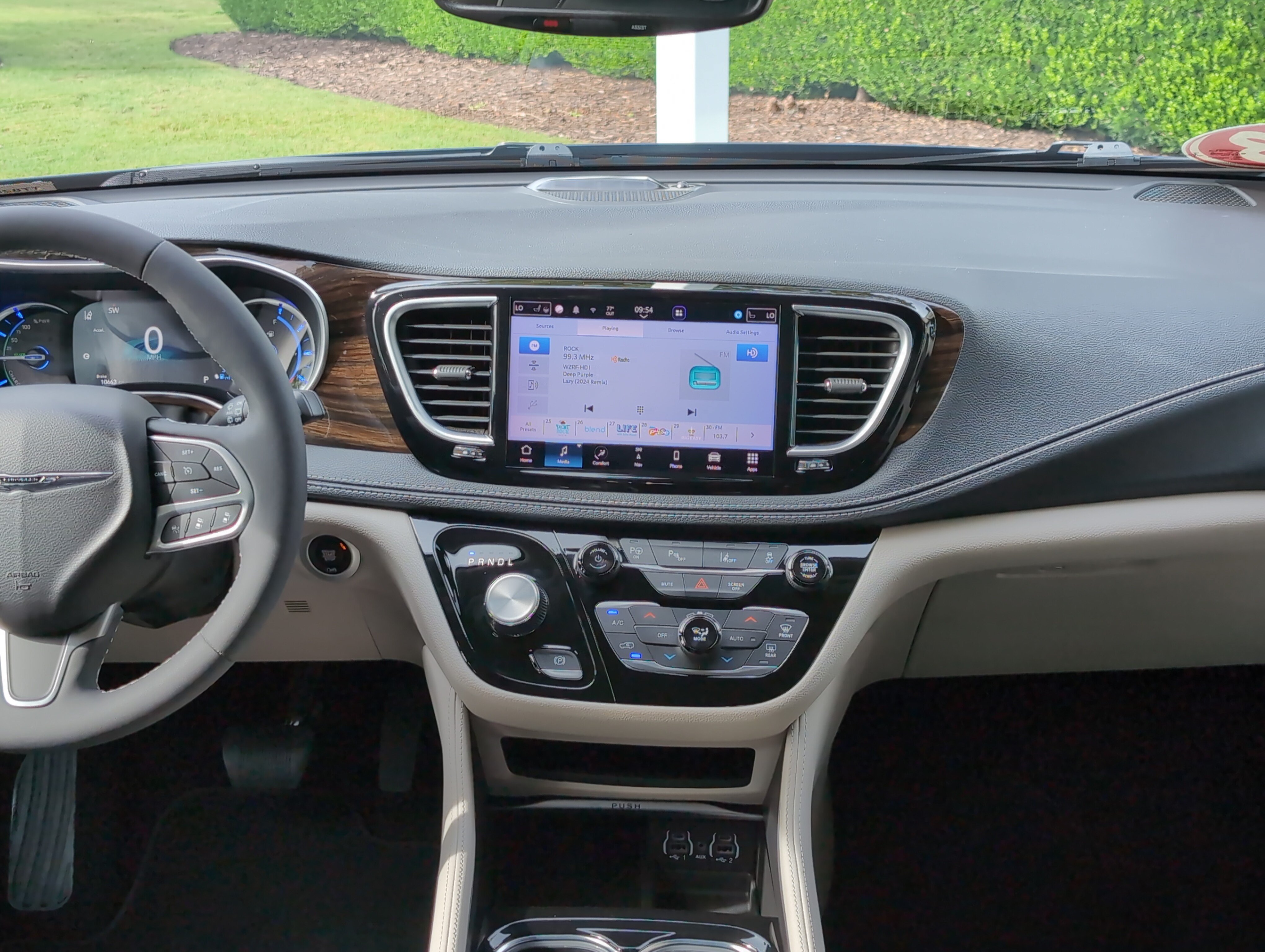 Used 2023 Chrysler Pacifica Limited FWD image 30
