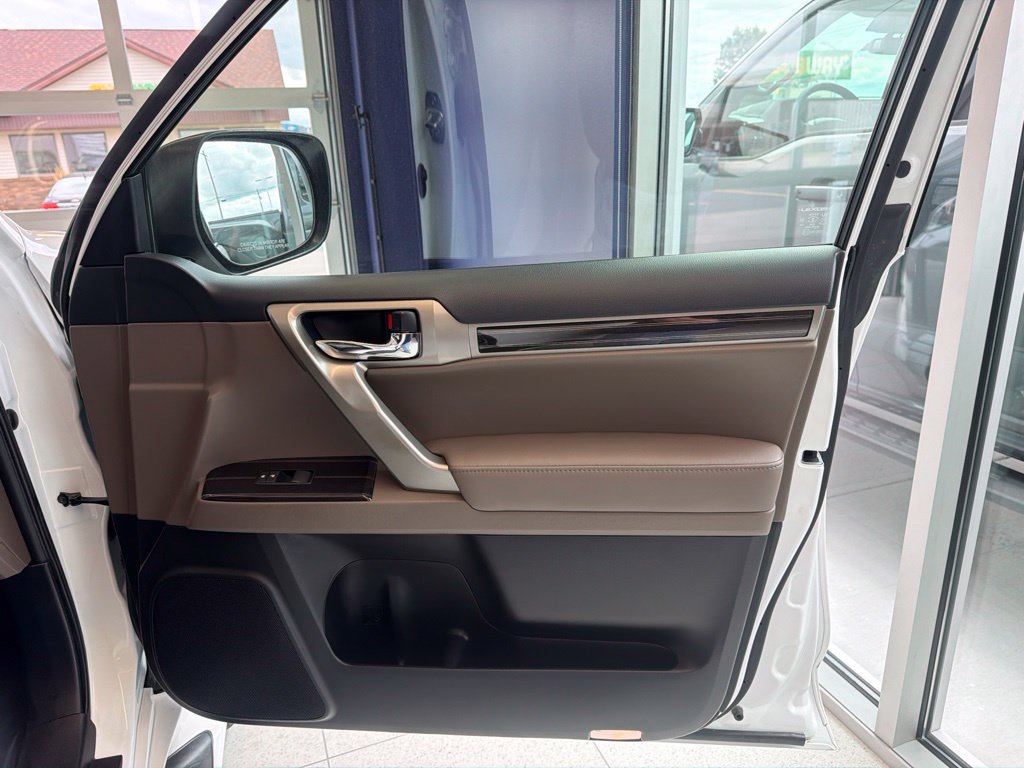 Used 2020 Lexus GX 460 Premium w/ Premium Package AWD/4WD image 17