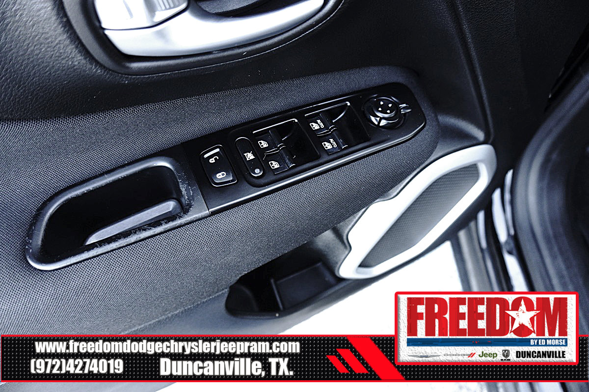 Used 2020 Jeep Renegade Latitude FWD image 40