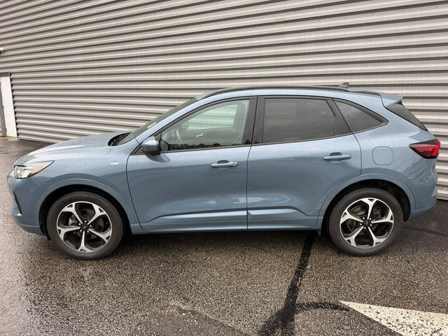 Certified 2023 Ford Escape ST-Line Select w/ Tech Pack #2 AWD/4WD image 2