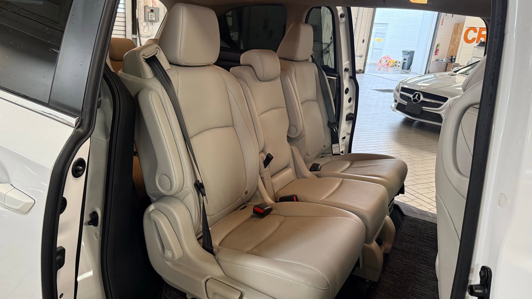 Used 2025 Honda Odyssey EX-L image 17