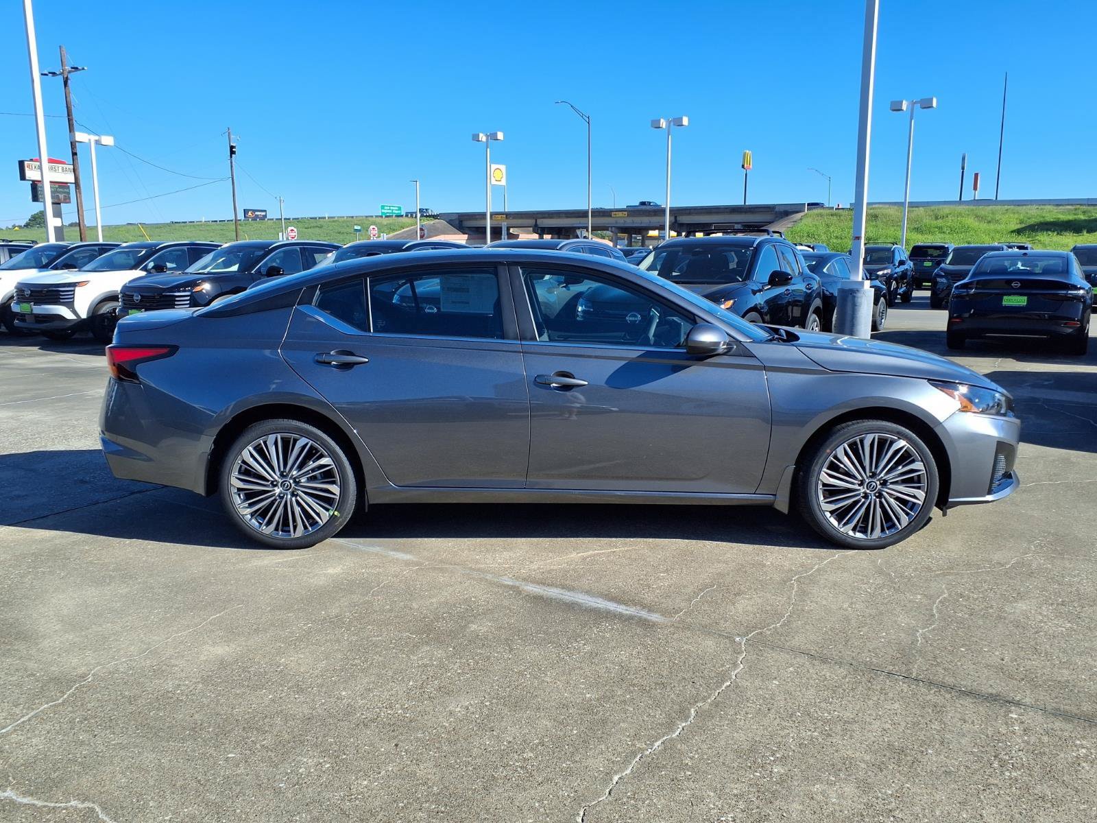 New 2026 Nissan Altima 2.5 SV w/ SV Premium Package AWD/4WD image 7