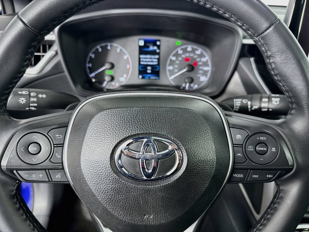 Used 2025 Toyota Corolla Cross AWD Hybrid w/ Moonroof Package image 16
