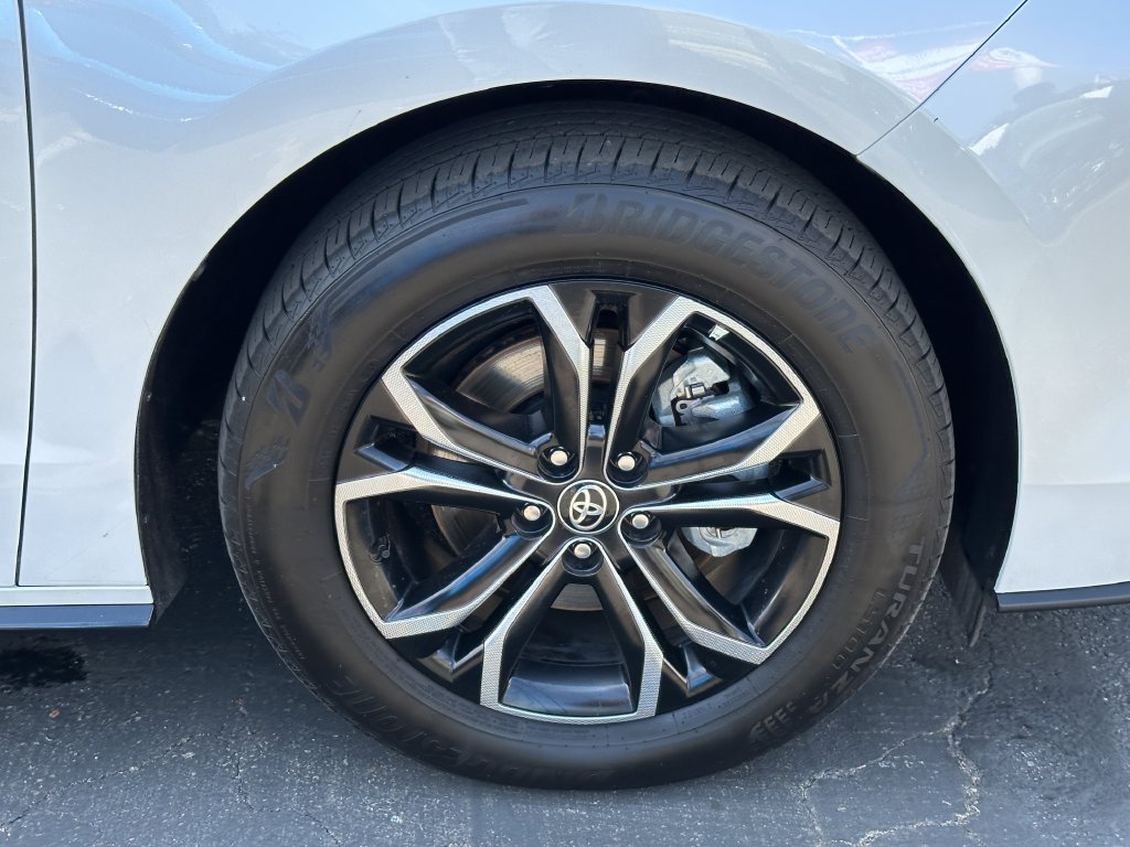 Used 2025 Toyota Sienna Platinum AWD/4WD image 12