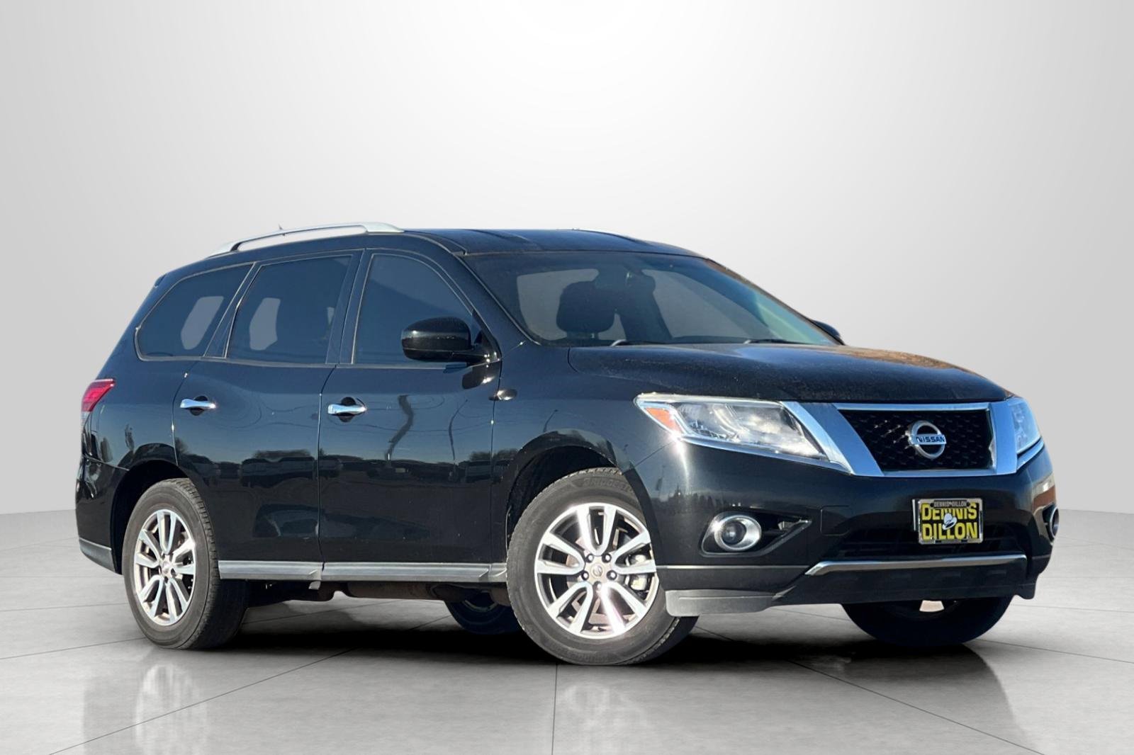 Used 2015 Nissan Pathfinder SV image 1