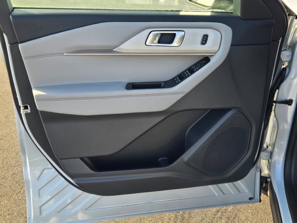 New 2026 Ford Explorer Active w/ Active Comfort Package image 10