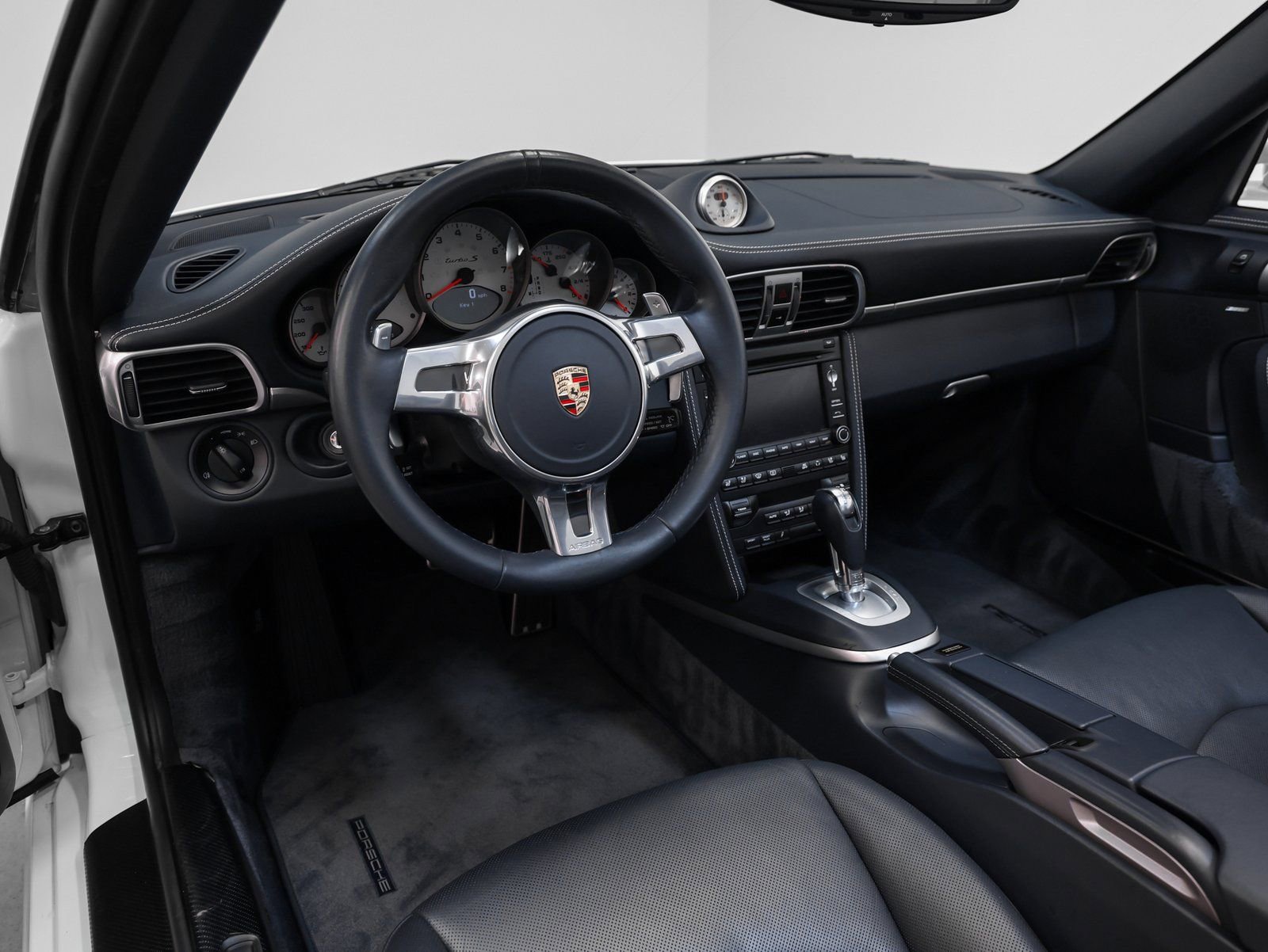 Used 2011 Porsche 911 Turbo S image 47