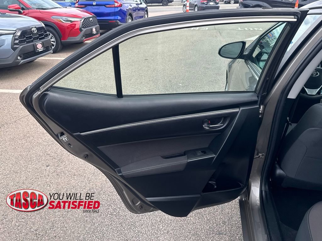 Used 2018 Toyota Corolla LE FWD image 35