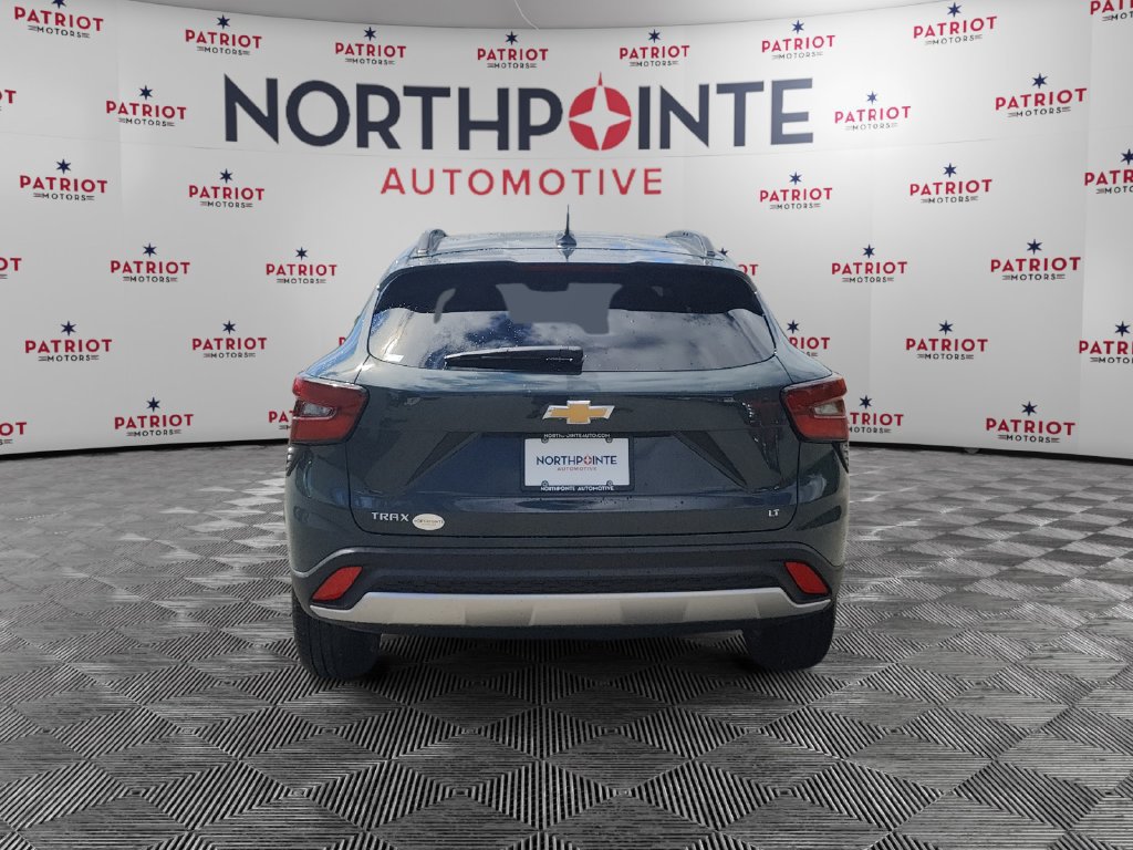 Used 2025 Chevrolet Trax LT FWD image 5