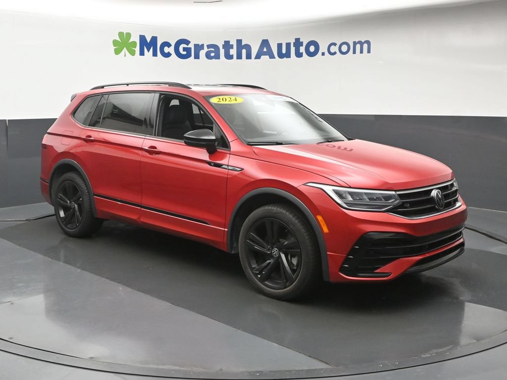 Used 2024 Volkswagen Tiguan SE R-Line FWD image 2