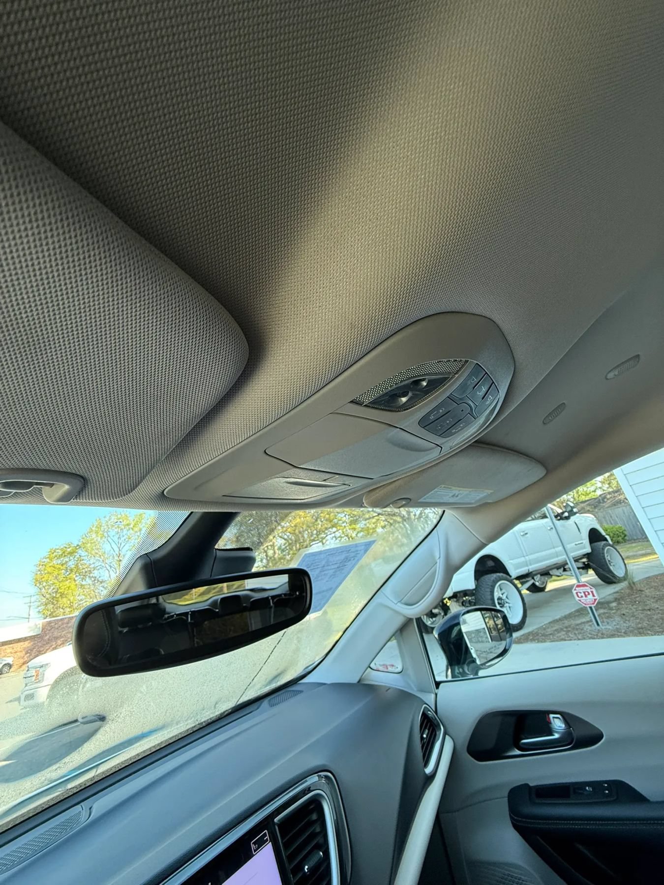 Used 2024 Chrysler Pacifica Touring-L FWD image 24