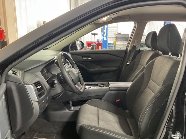 Used 2025 Nissan Rogue SV AWD/4WD image 8