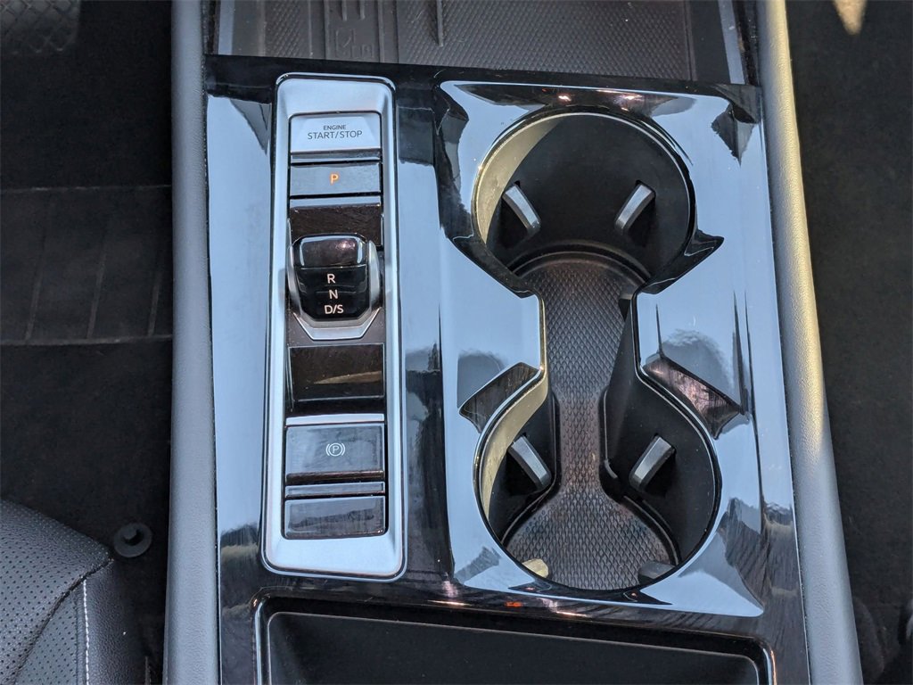 Used 2025 Volkswagen Atlas SE image 26