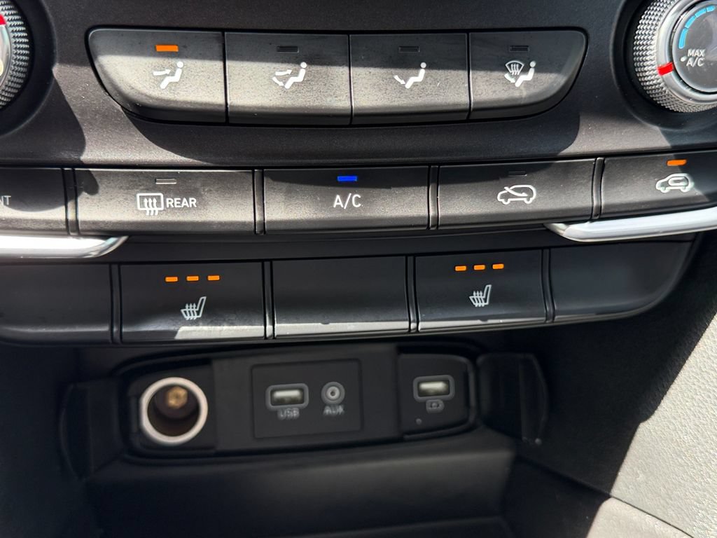 Used 2019 Hyundai Santa Fe SEL AWD/4WD image 16