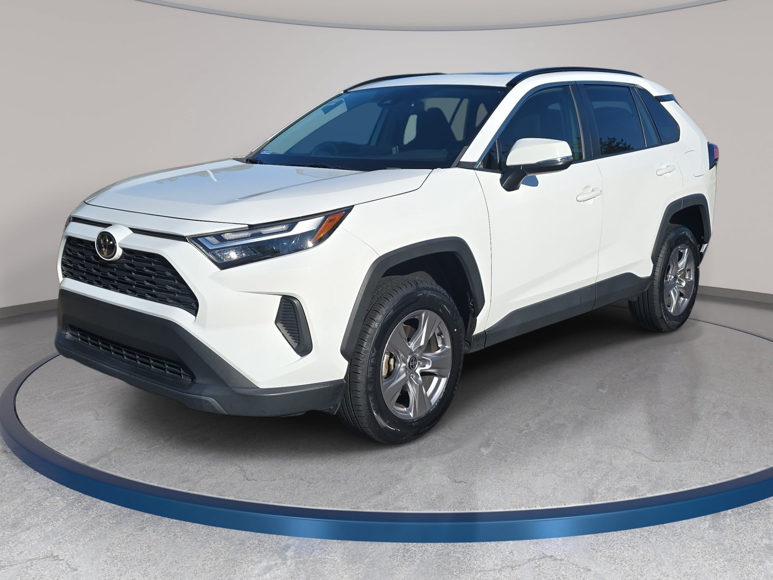 Used 2023 Toyota RAV4 XLE w/ Convenience Package FWD image 1