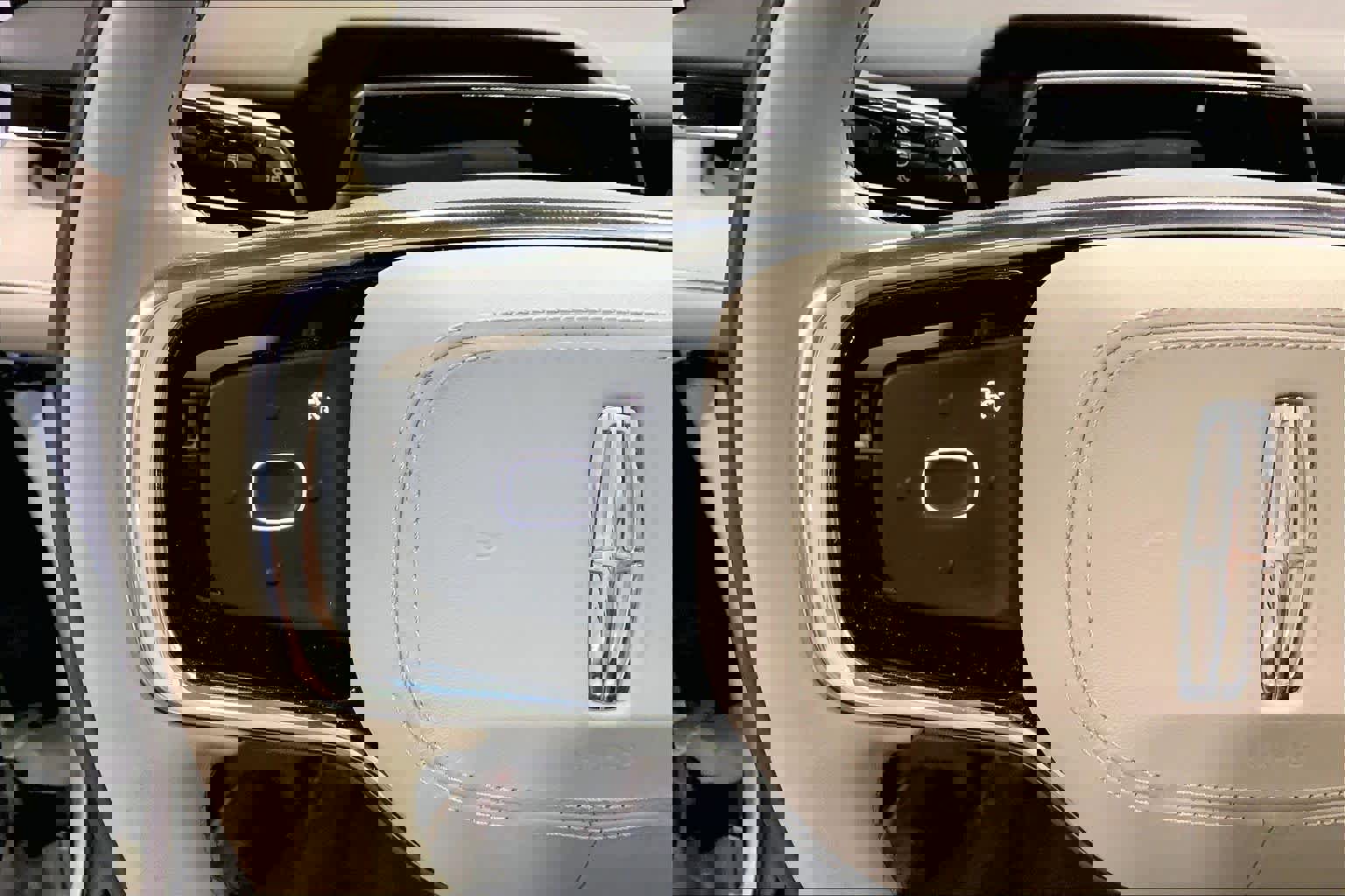 Used 2024 Lincoln Nautilus Reserve w/ Equipment Group 203A image 24