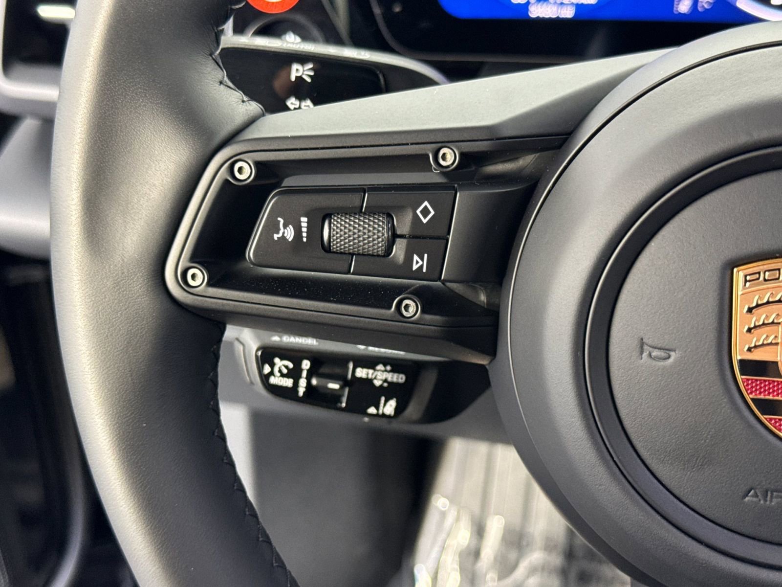 Certified 2025 Porsche Macan 4 Electric AWD/4WD image 29