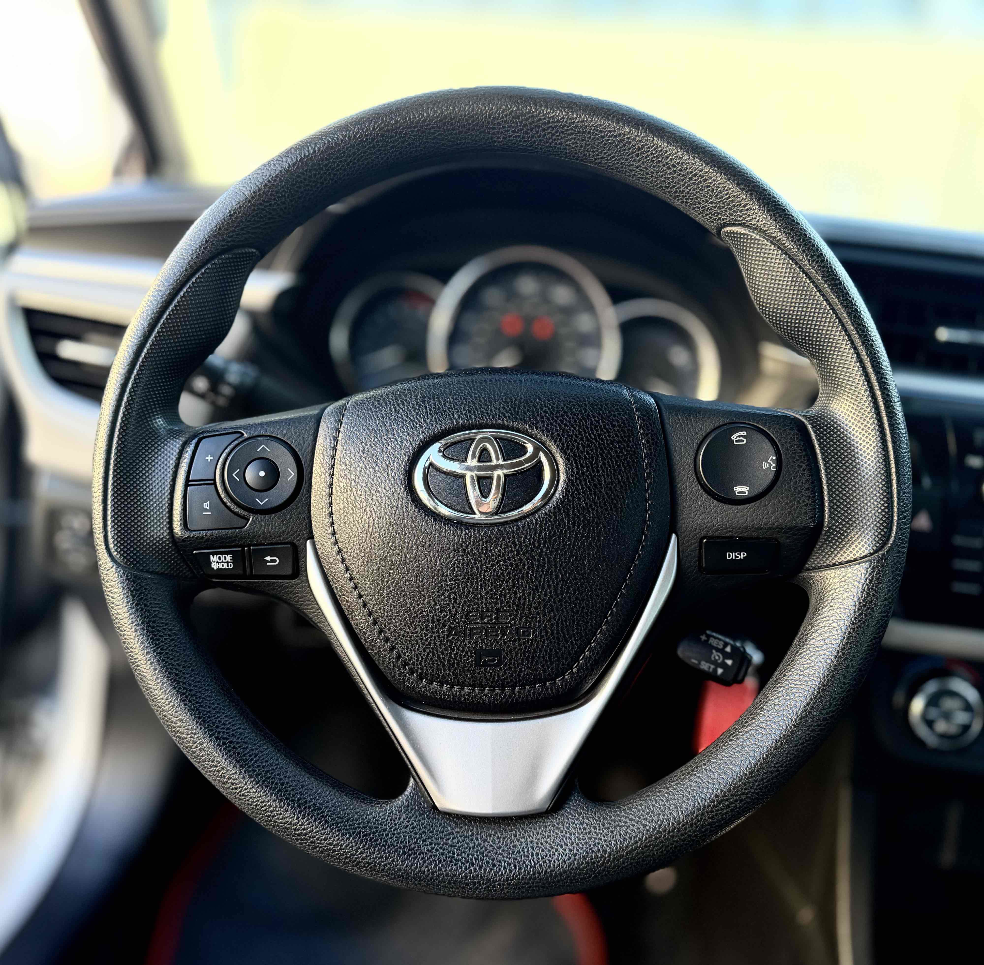 Used 2015 Toyota Corolla LE FWD image 17