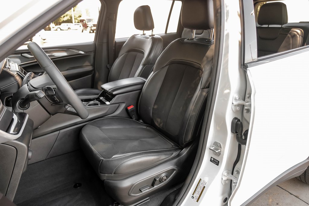Used 2023 Jeep Grand Cherokee L Laredo image 8