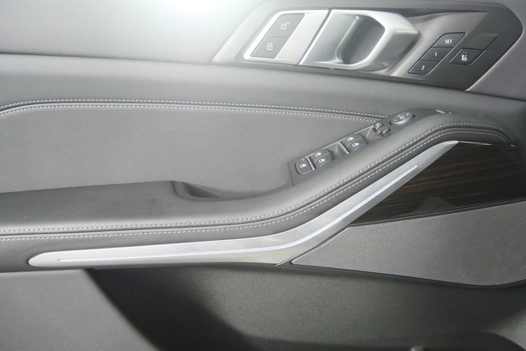 Certified 2025 BMW X5 xDrive40i image 8