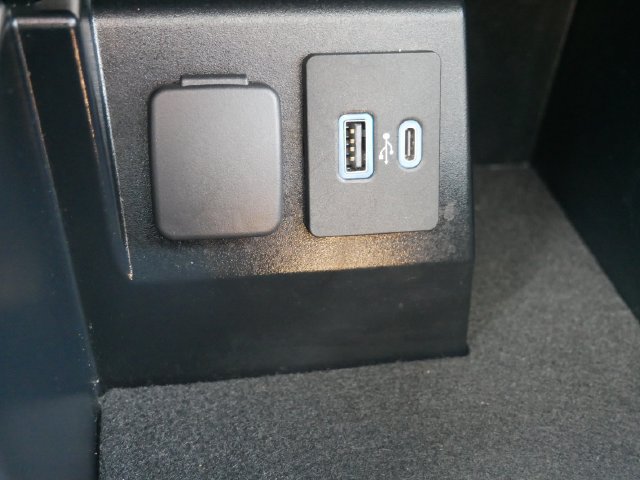 Used 2022 Ford Explorer Platinum w/ Equipment Group 601A AWD/4WD image 21