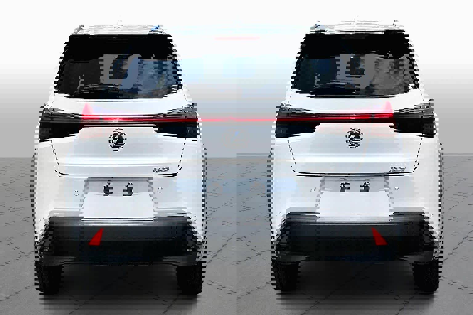 Used 2021 Lexus UX 200 w/ Accessory Package (Z1) image 5