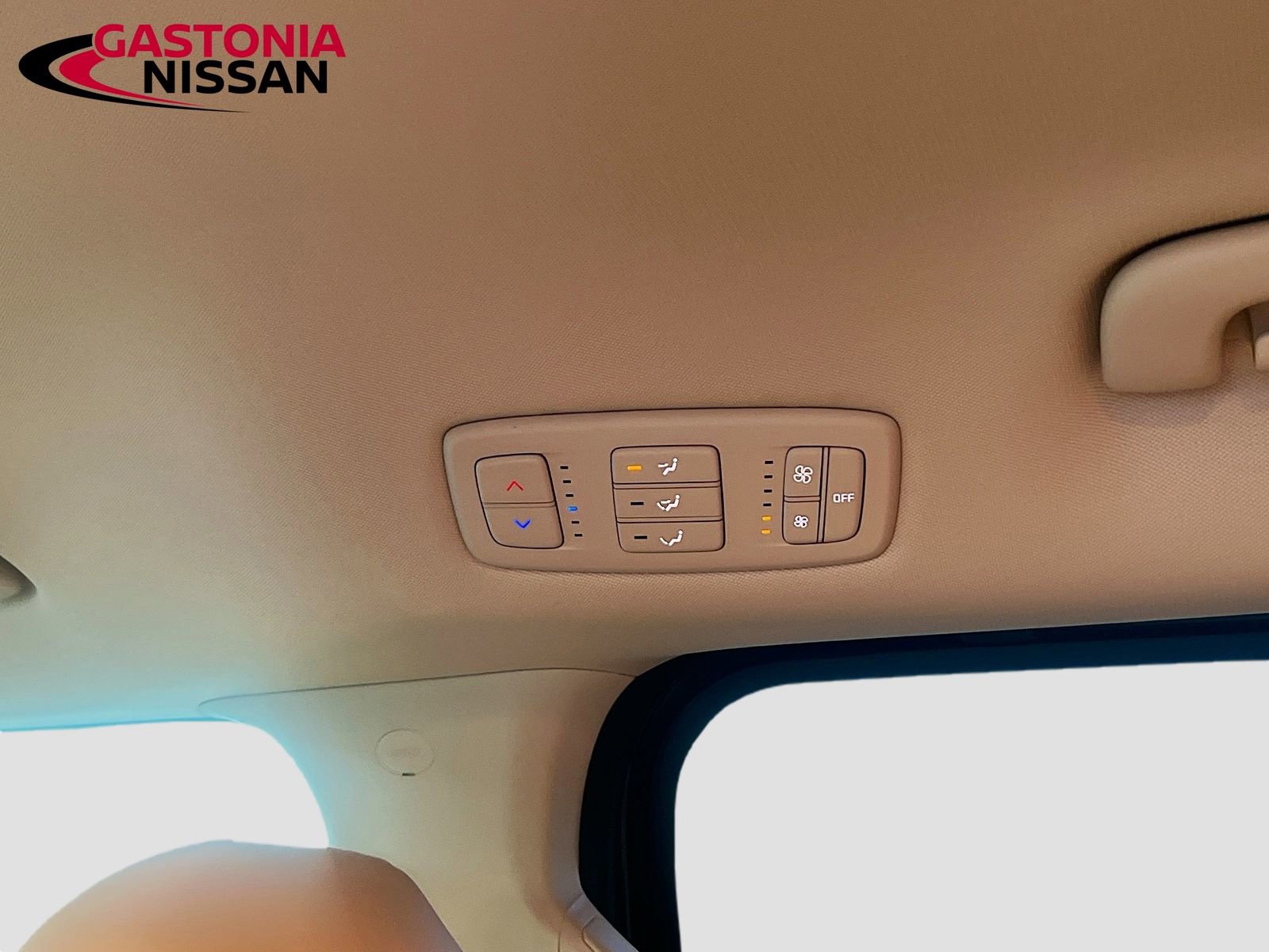 Used 2024 Kia Carnival LX image 34