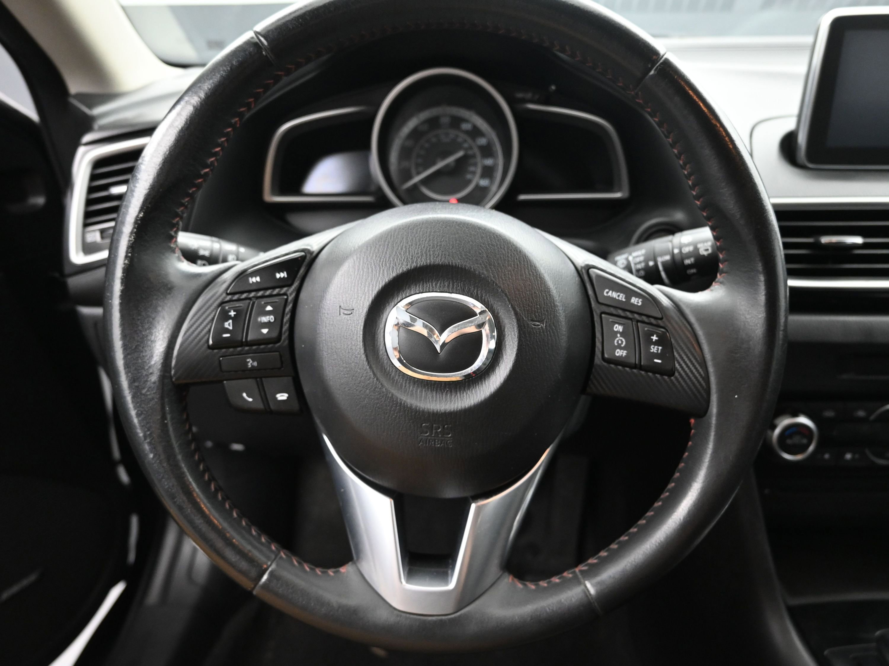 Used 2015 MAZDA MAZDA3 i Touring w/ Technology Package FWD image 13