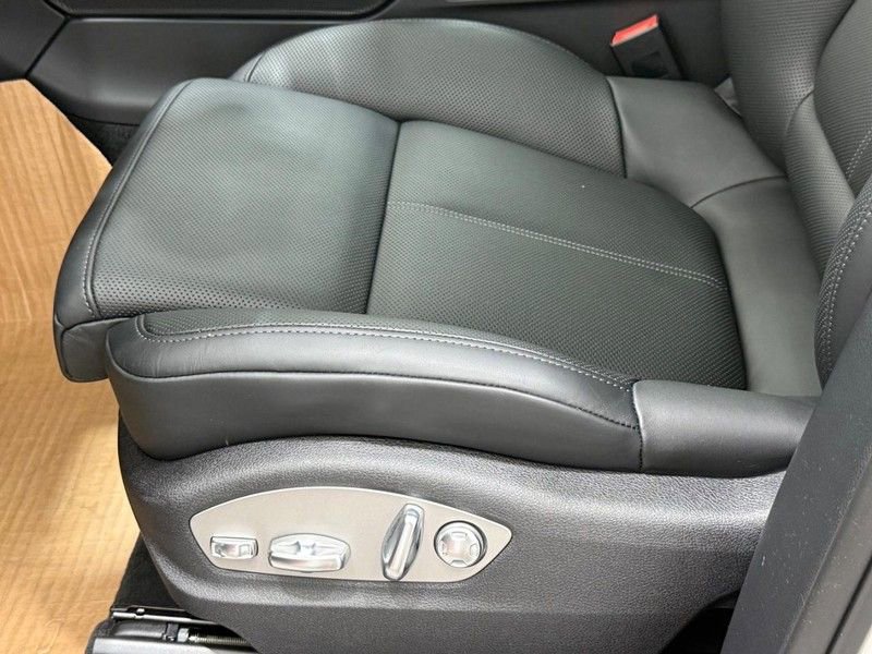 New 2026 Porsche Macan AWD/4WD image 27