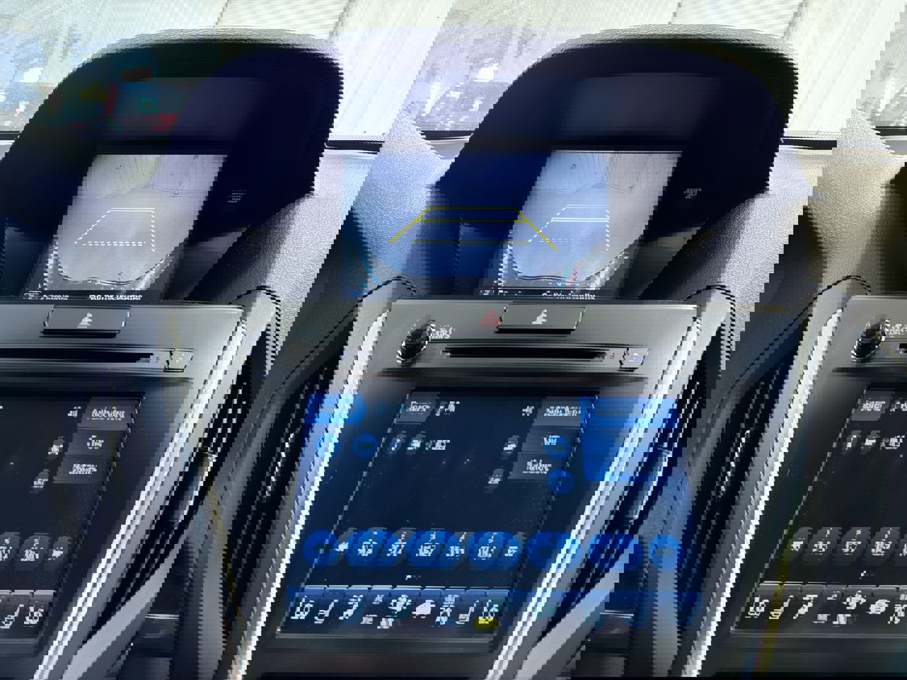 Used 2020 Acura MDX FWD image 18