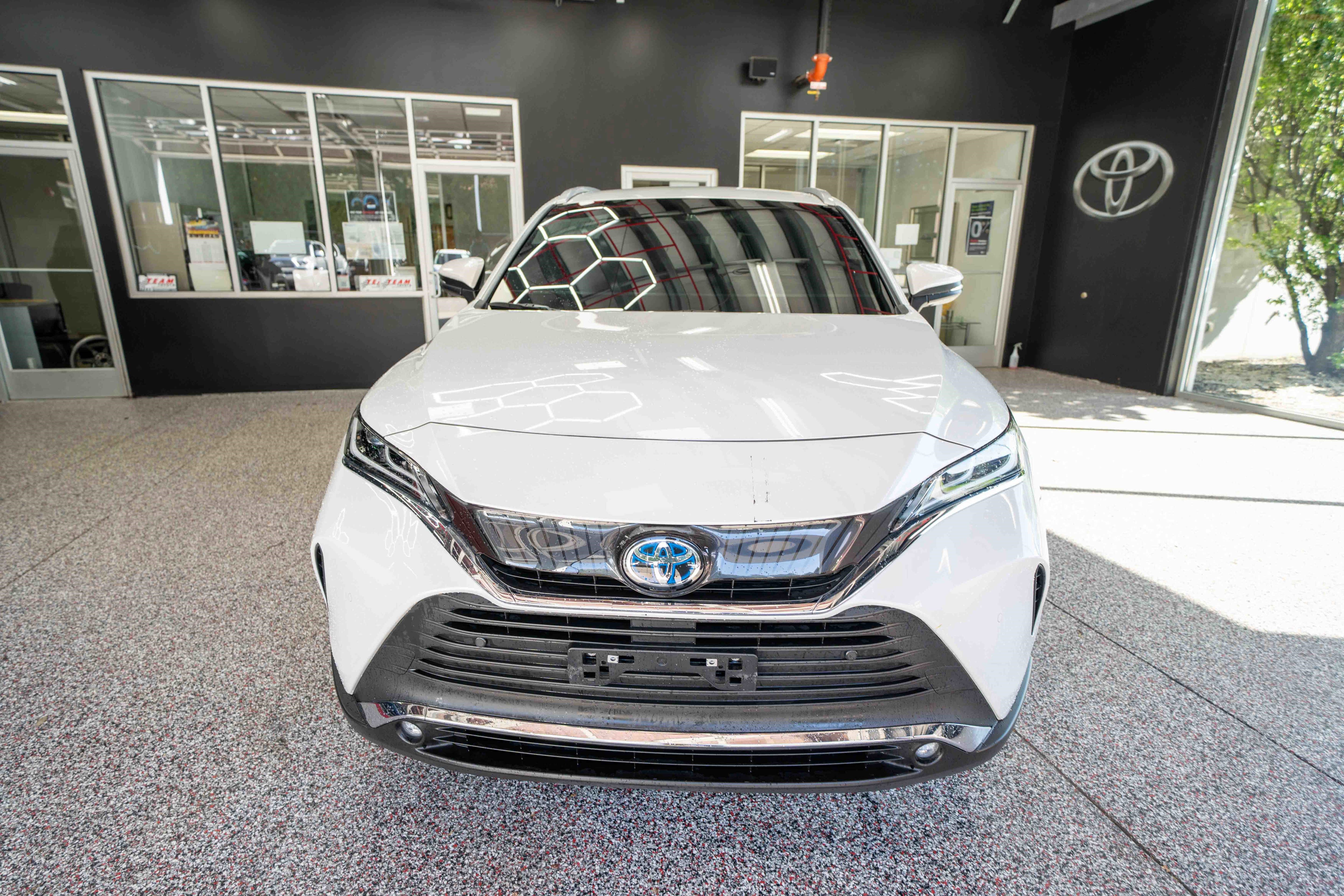 Used 2024 Toyota Venza XLE AWD/4WD image 6