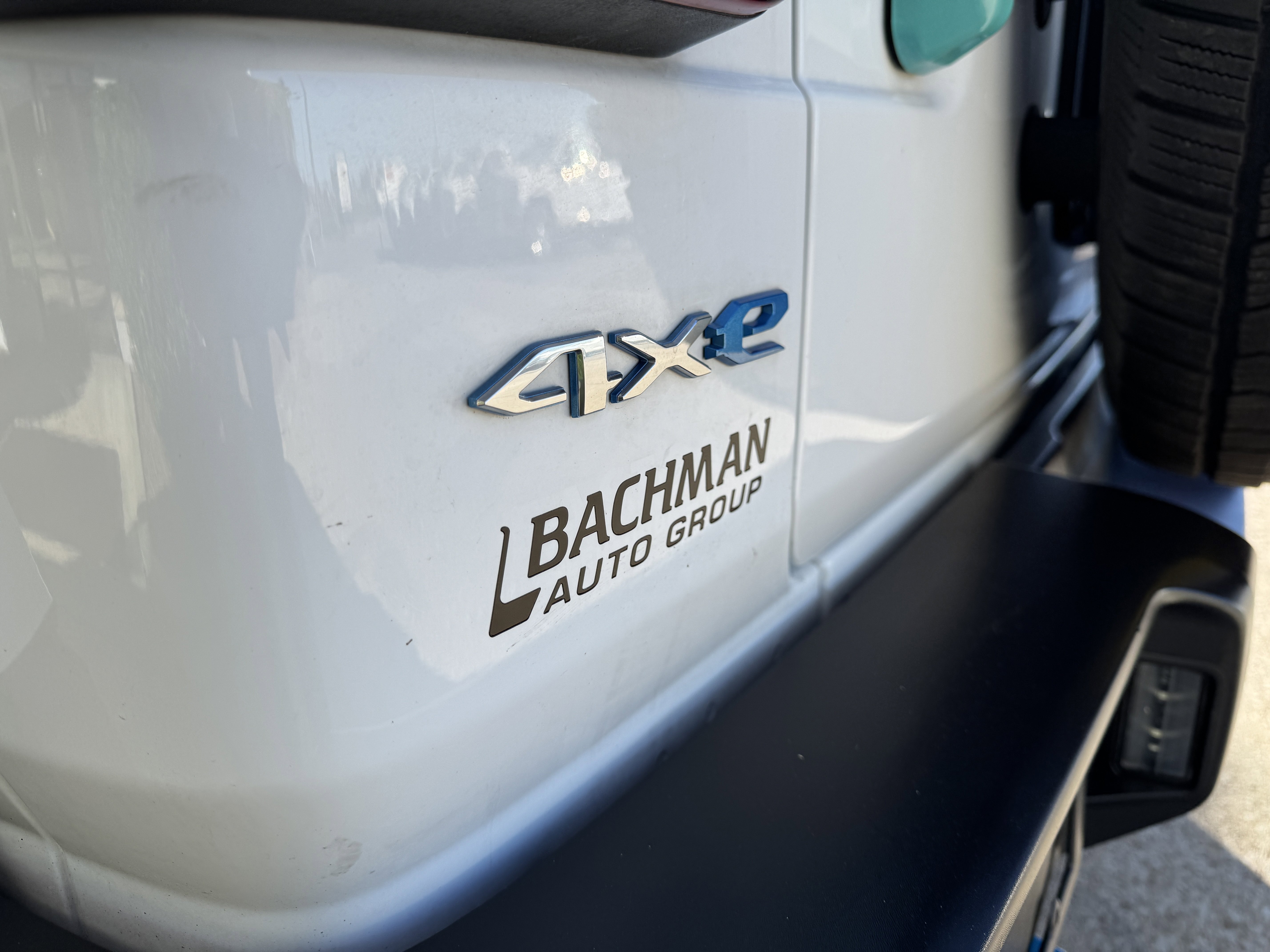 Used 2022 Jeep Wrangler Unlimited Sahara w/ Cold Weather Group image 9