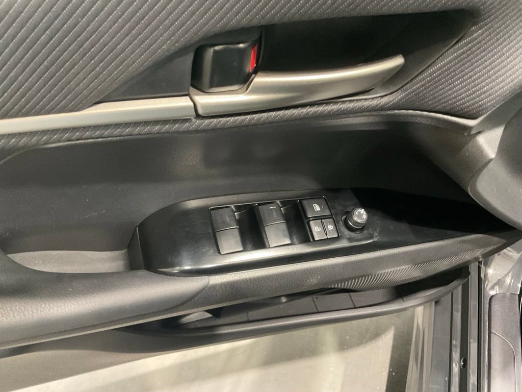 Used 2025 Toyota Camry SE FWD image 7