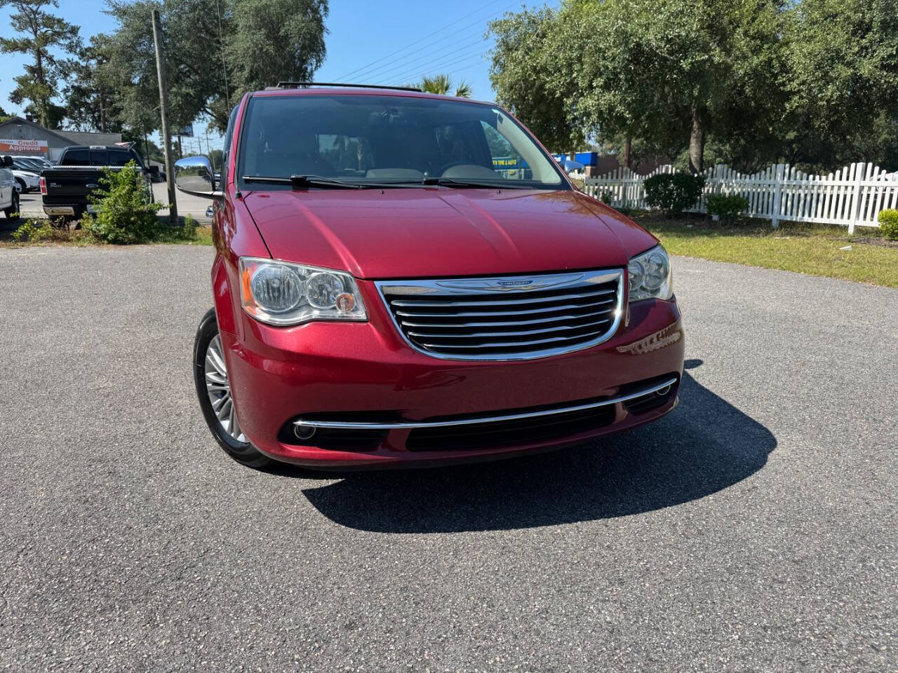 Used 2013 Chrysler Town & Country Touring-L w/ Entertainment Group #2 FWD image 37