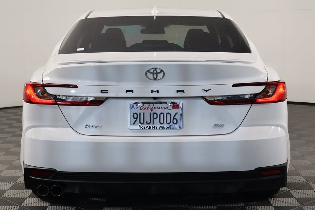 Used 2025 Toyota Camry SE image 5