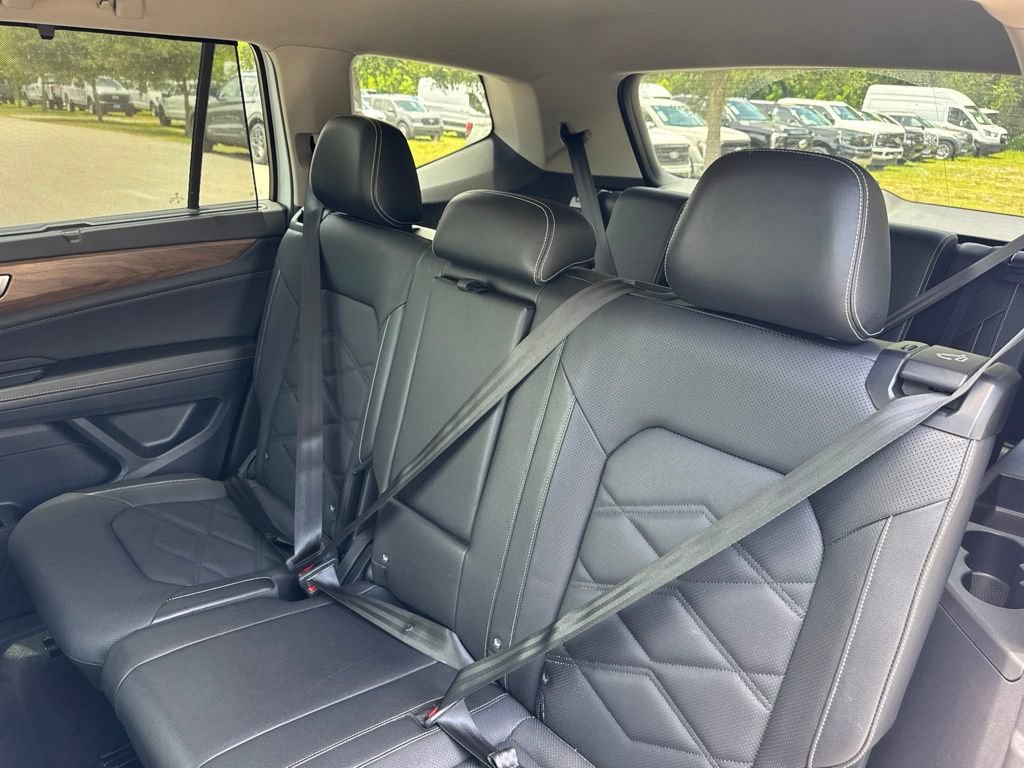 Used 2025 Volkswagen Atlas SE FWD image 11