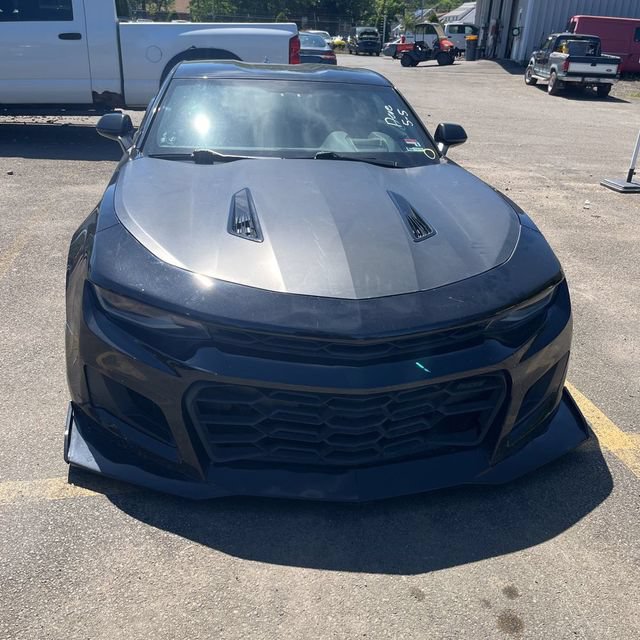 Used 2018 Chevrolet Camaro SS RWD image 2