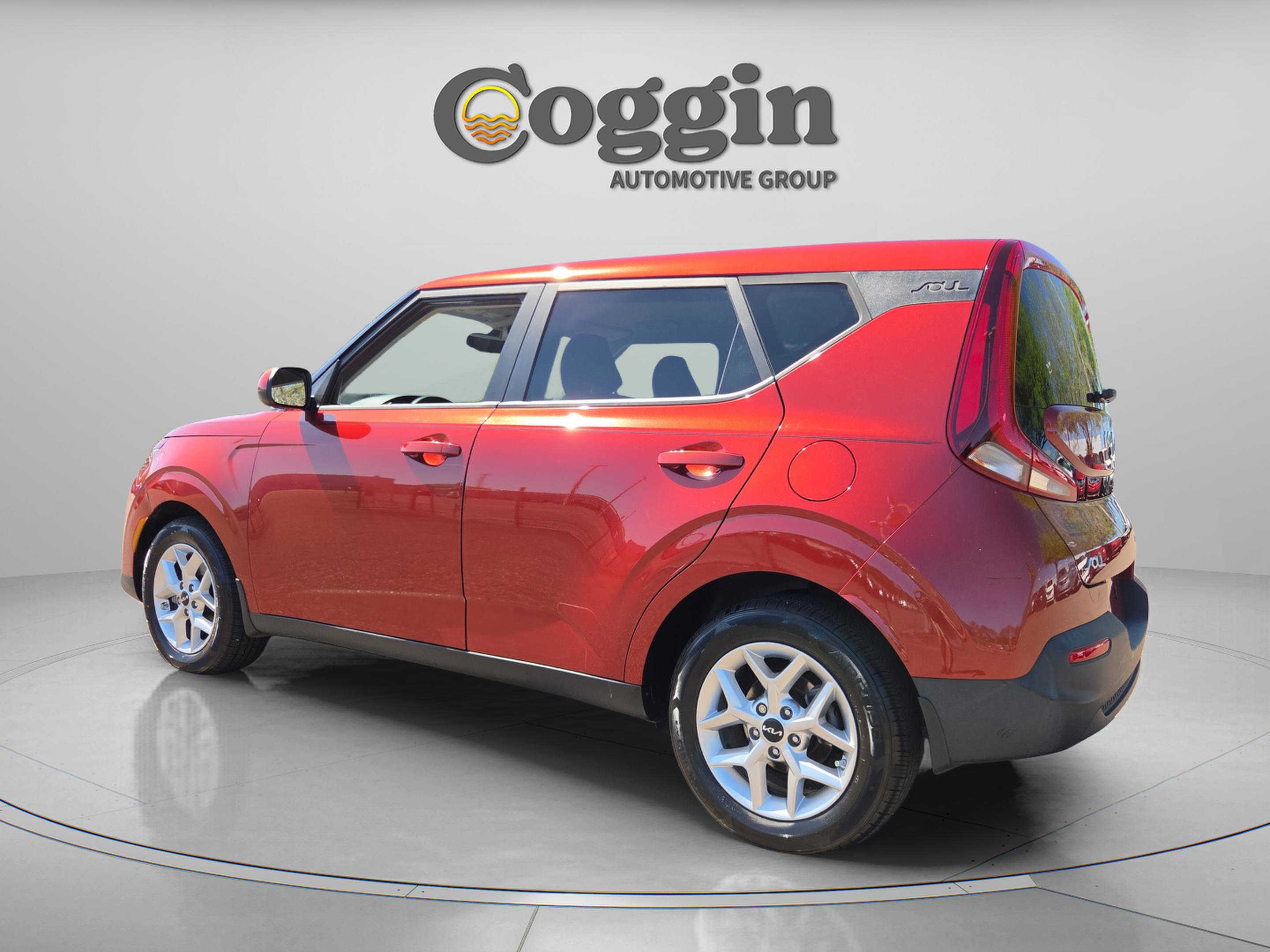 Used 2022 Kia Soul LX w/ Technology Package FWD image 3