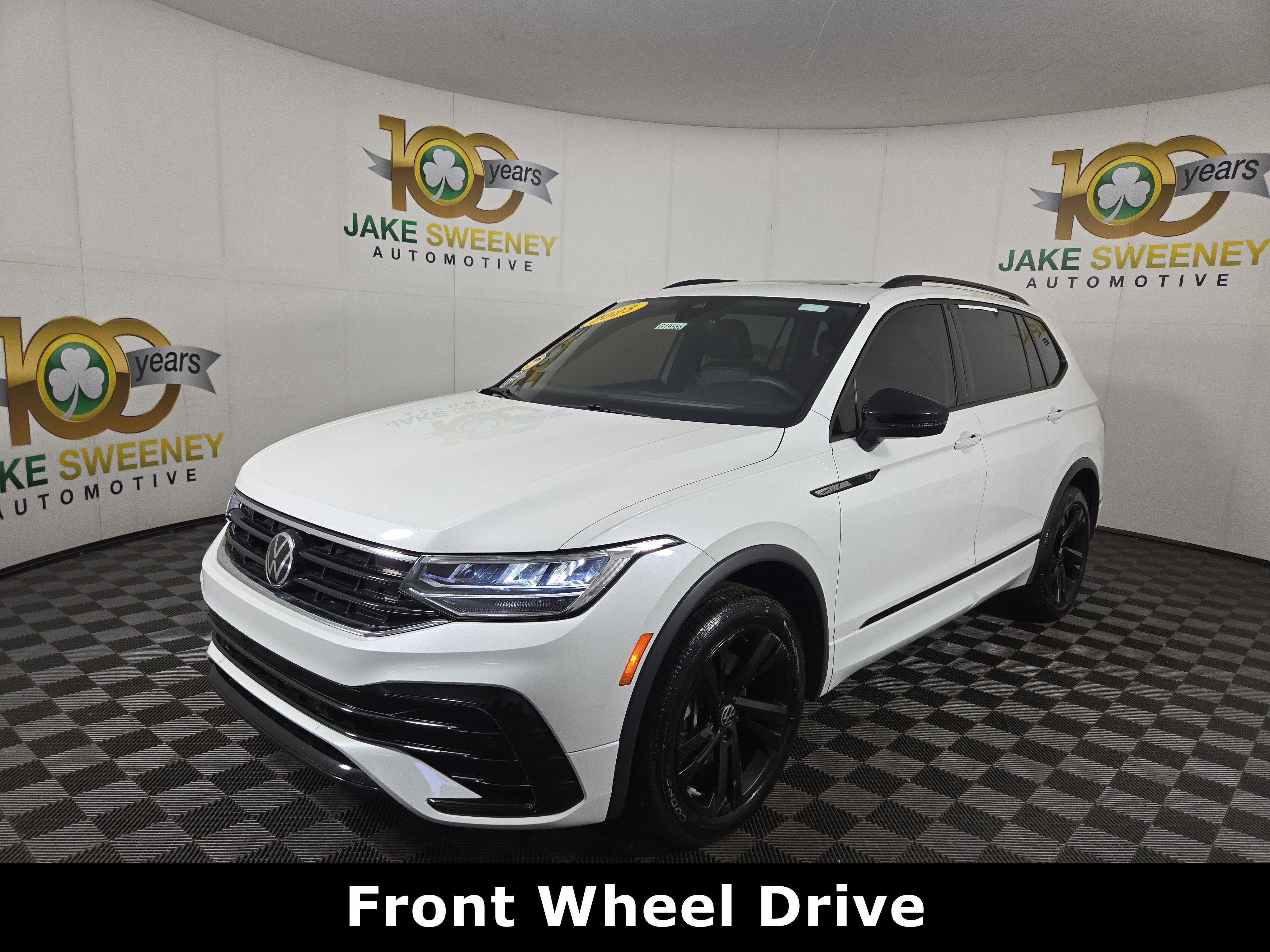 Used 2023 Volkswagen Tiguan SE R-Line image 3