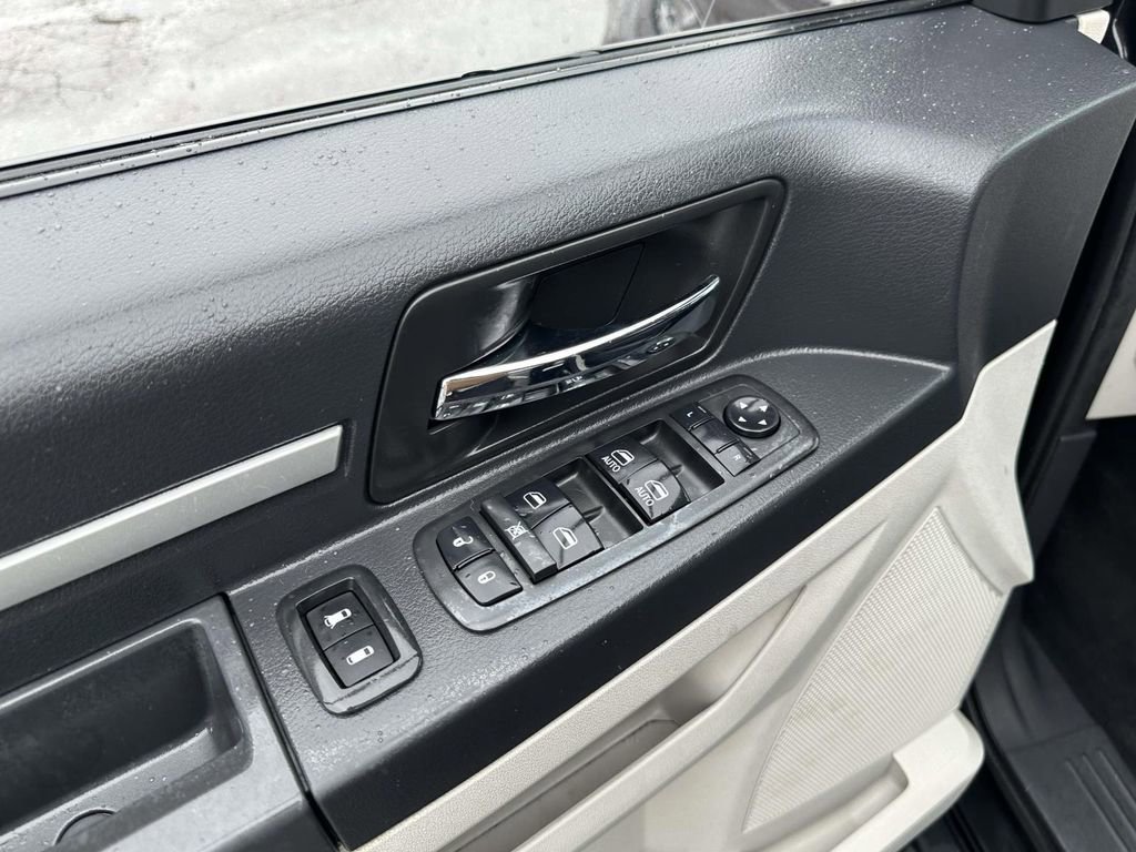 Used 2010 Dodge Grand Caravan Hero image 18