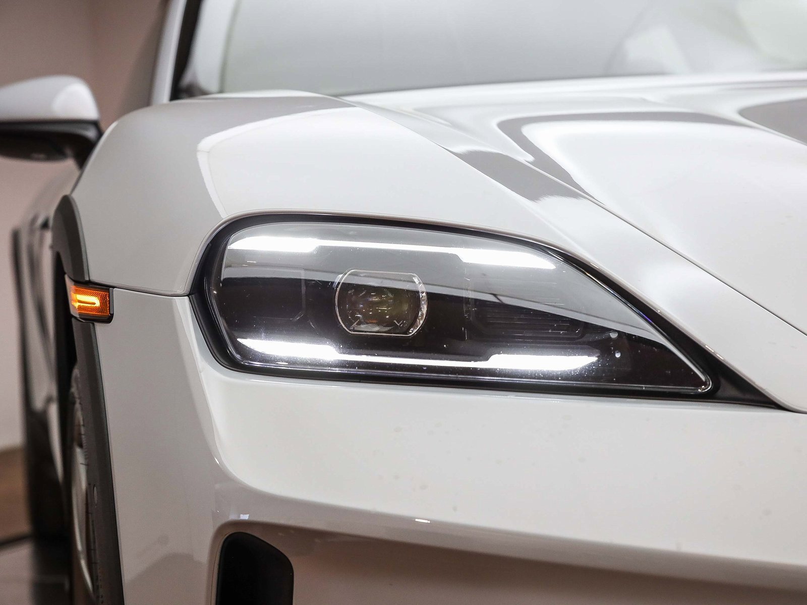 Used 2025 Porsche Taycan 4S image 9
